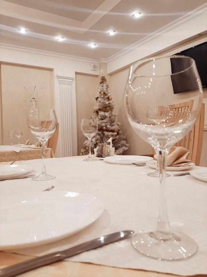 Hotel Vetraz Vitebsk Esterno foto